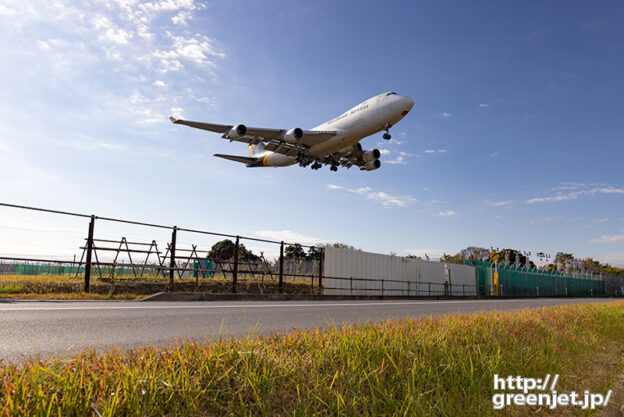 成田で飛行機～超低アングルでUPSジャンボ