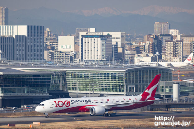 羽田で飛行機～カンタスのB787