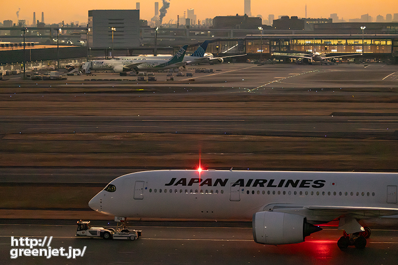 羽田で飛行機～黄昏の美しい光景とA350