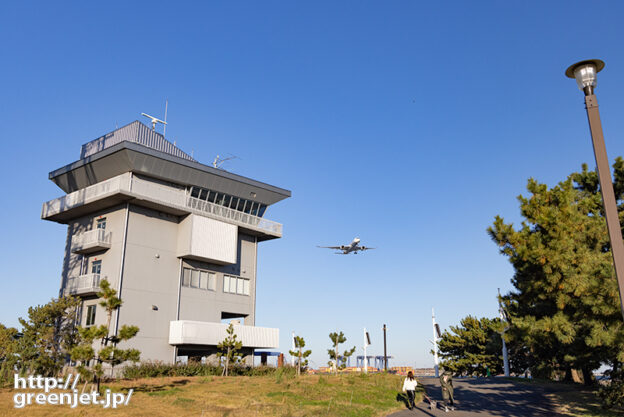 羽田で飛行機～城南島の遊歩道からA350