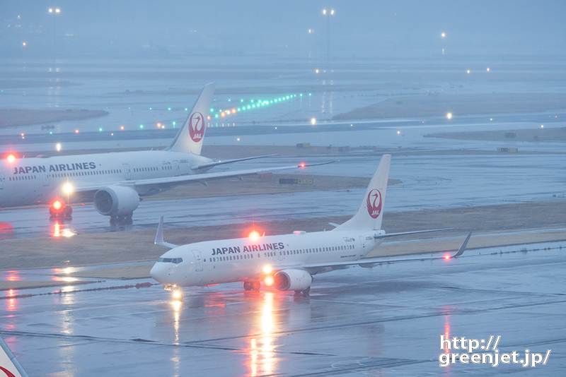 羽田で飛行機～雪の中で展開される光景