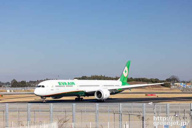 成田で飛行機～目の前まで来たエバーB787