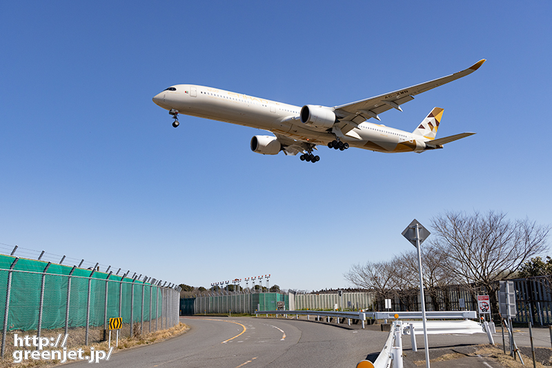 成田で飛行機～エティハドのA350-1000