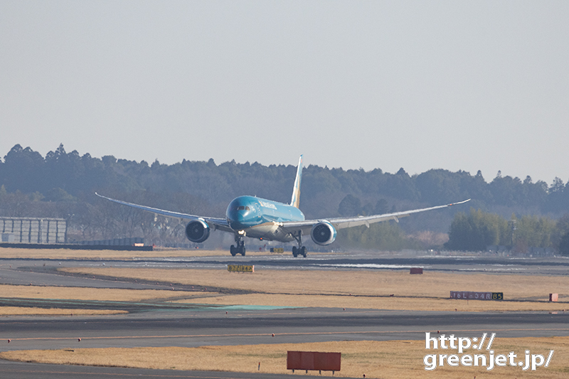 成田で飛行機～ターコイズブルーB787降臨