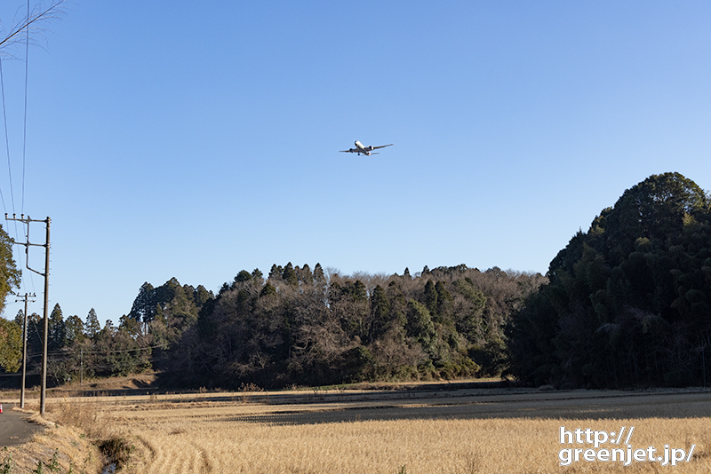 成田で飛行機～稲刈り後の田畑とアメリカン