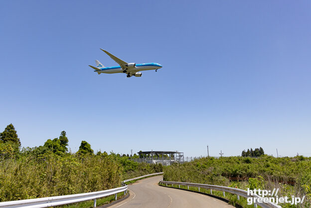 成田で飛行機～あのS字カーブとKLM B787