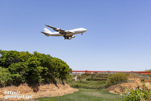 成田で飛行機～谷底と白ジャンボと誘導灯