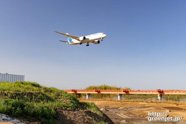 成田で飛行機～エアジャパンのB787