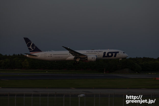 成田で飛行機～暗闇の東雲の丘でLOT