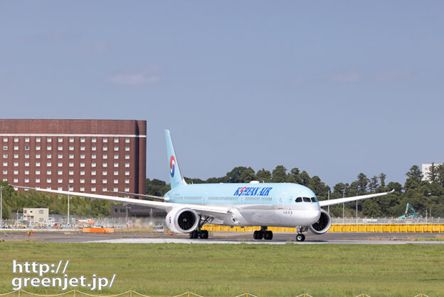 成田で飛行機～コリアンのB787-10を捉える