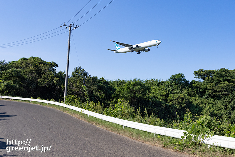 成田で飛行機～ふつうに車窓から見えそうな