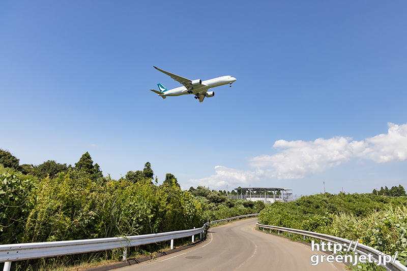 成田で飛行機～くねくね道とキャセイA350