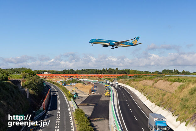 成田で飛行機～ターコイズブルーA350