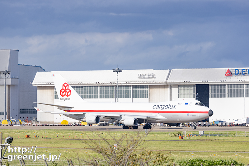 成田で飛行機～レトロカーゴルックスB747