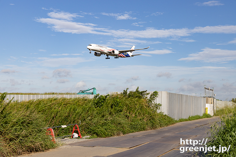 成田で飛行機～工事現場とマレーシアA350