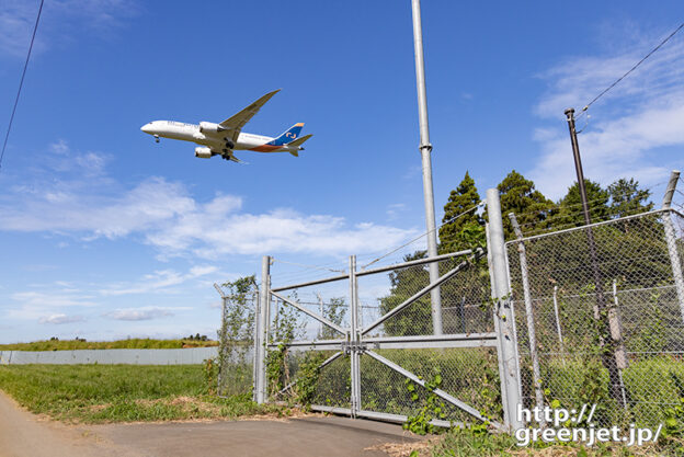 成田で飛行機～ゲート前でエアージャパンB78