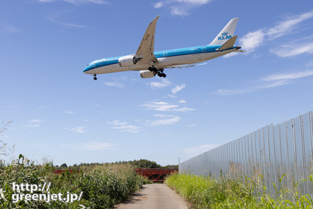 成田で飛行機～一本道とKLM B787