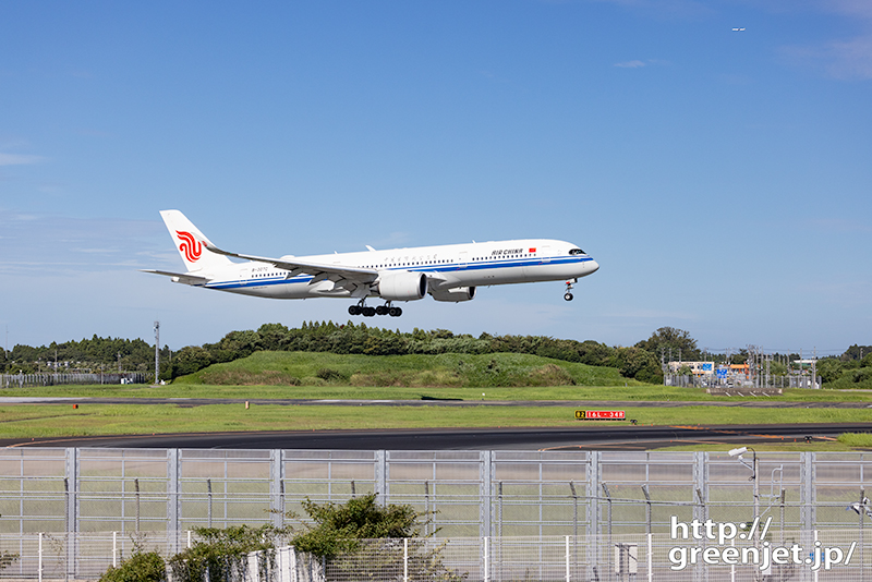 成田で飛行機～エアチャイナA350を真横から