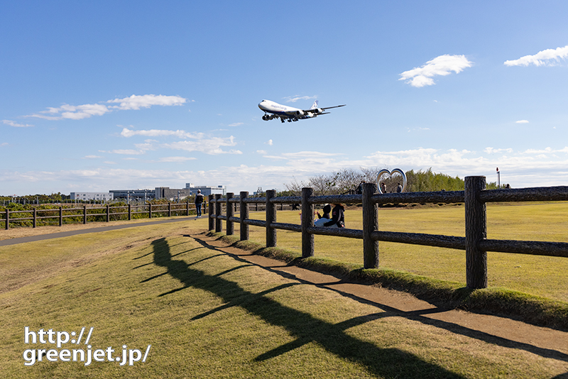 成田で飛行機～柵超しに眺めるジャンボ