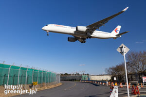 成田で飛行機～至近距離で中国東方のA350