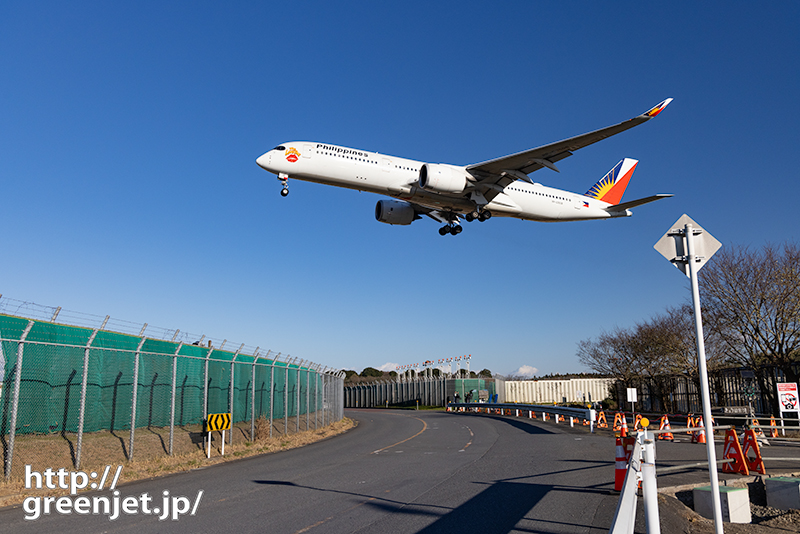 成田で飛行機～コクピット横にハートのA350