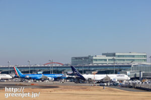 羽田で飛行機～欧州系のA350×2横並び